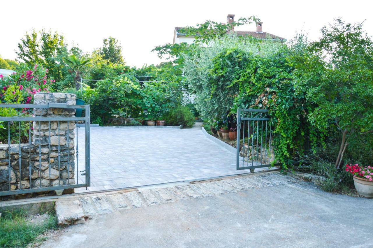 Apartment Zoja Pinezići Dış mekan fotoğraf